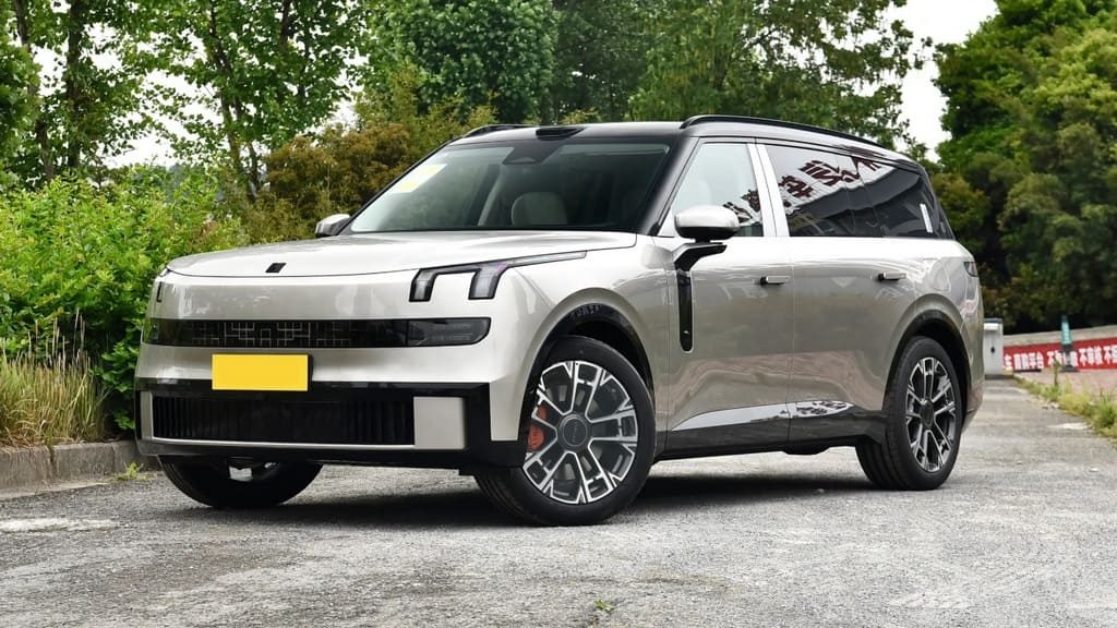 Lynk & Co 900